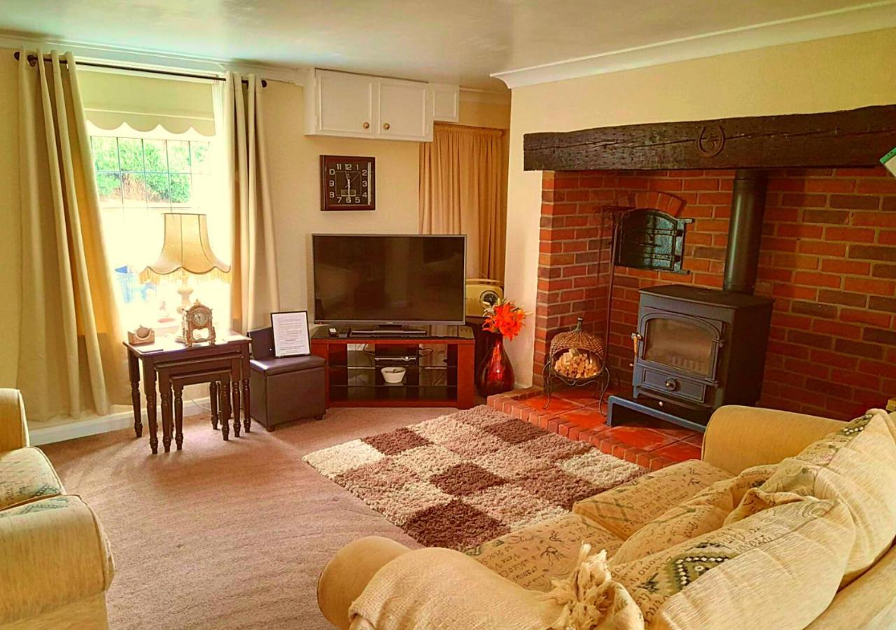 מייבלת'ורפ Romantic Lakeside Cottage By The Beach! With Super Cosy Log Burner! The Perfect Escape To Your Home From Home By The Sea! So Relaxing - You Won'T Want To Leave! Pet Friendly! מראה חיצוני תמונה