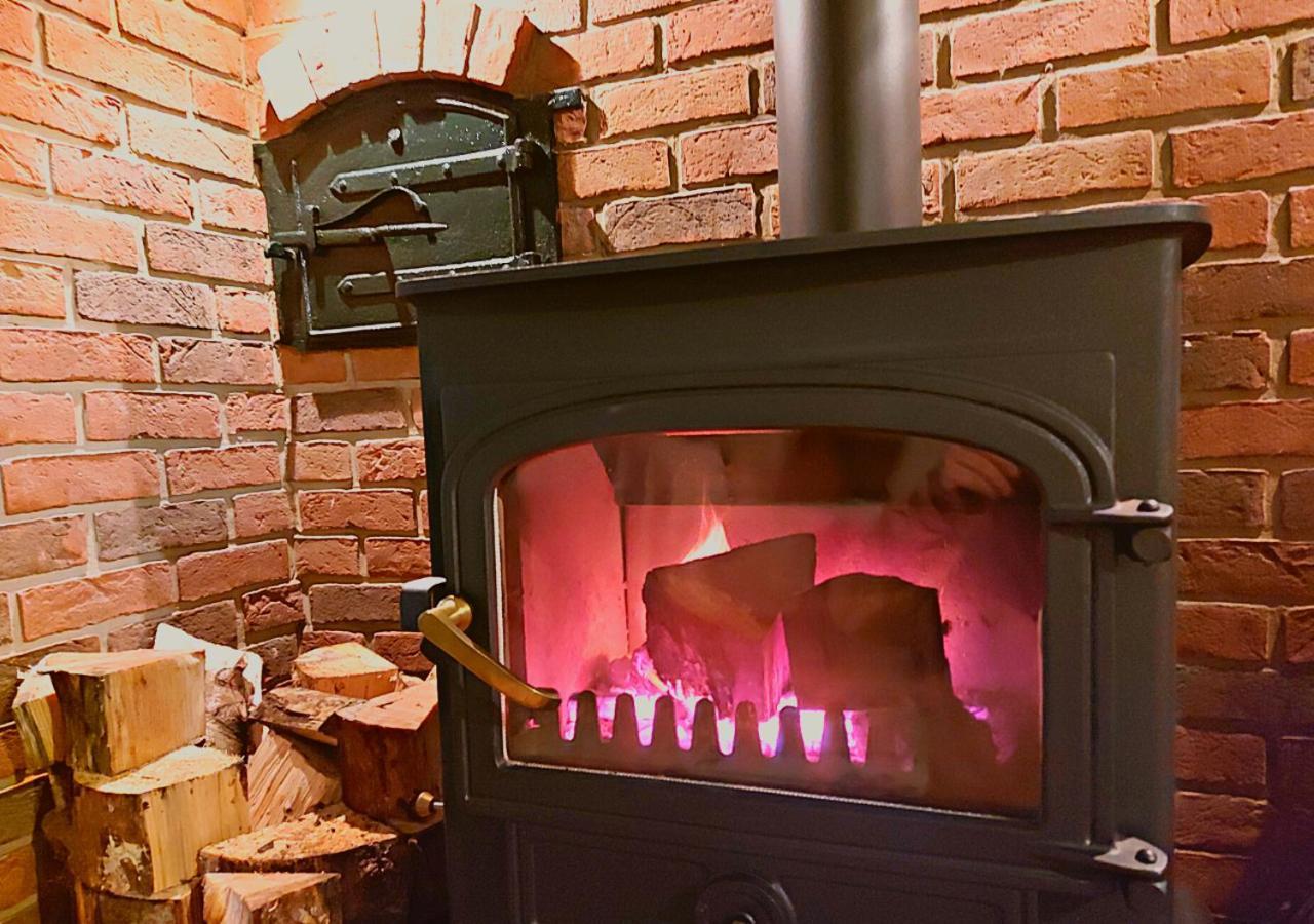מייבלת'ורפ Romantic Lakeside Cottage By The Beach! With Super Cosy Log Burner! The Perfect Escape To Your Home From Home By The Sea! So Relaxing - You Won'T Want To Leave! Pet Friendly! מראה חיצוני תמונה