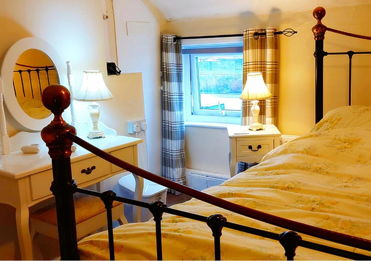 מייבלת'ורפ Romantic Lakeside Cottage By The Beach! With Super Cosy Log Burner! The Perfect Escape To Your Home From Home By The Sea! So Relaxing - You Won'T Want To Leave! Pet Friendly! מראה חיצוני תמונה