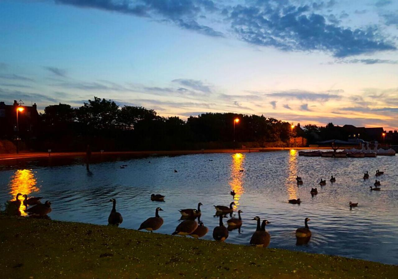 מייבלת'ורפ Romantic Lakeside Cottage By The Beach! With Super Cosy Log Burner! The Perfect Escape To Your Home From Home By The Sea! So Relaxing - You Won'T Want To Leave! Pet Friendly! מראה חיצוני תמונה